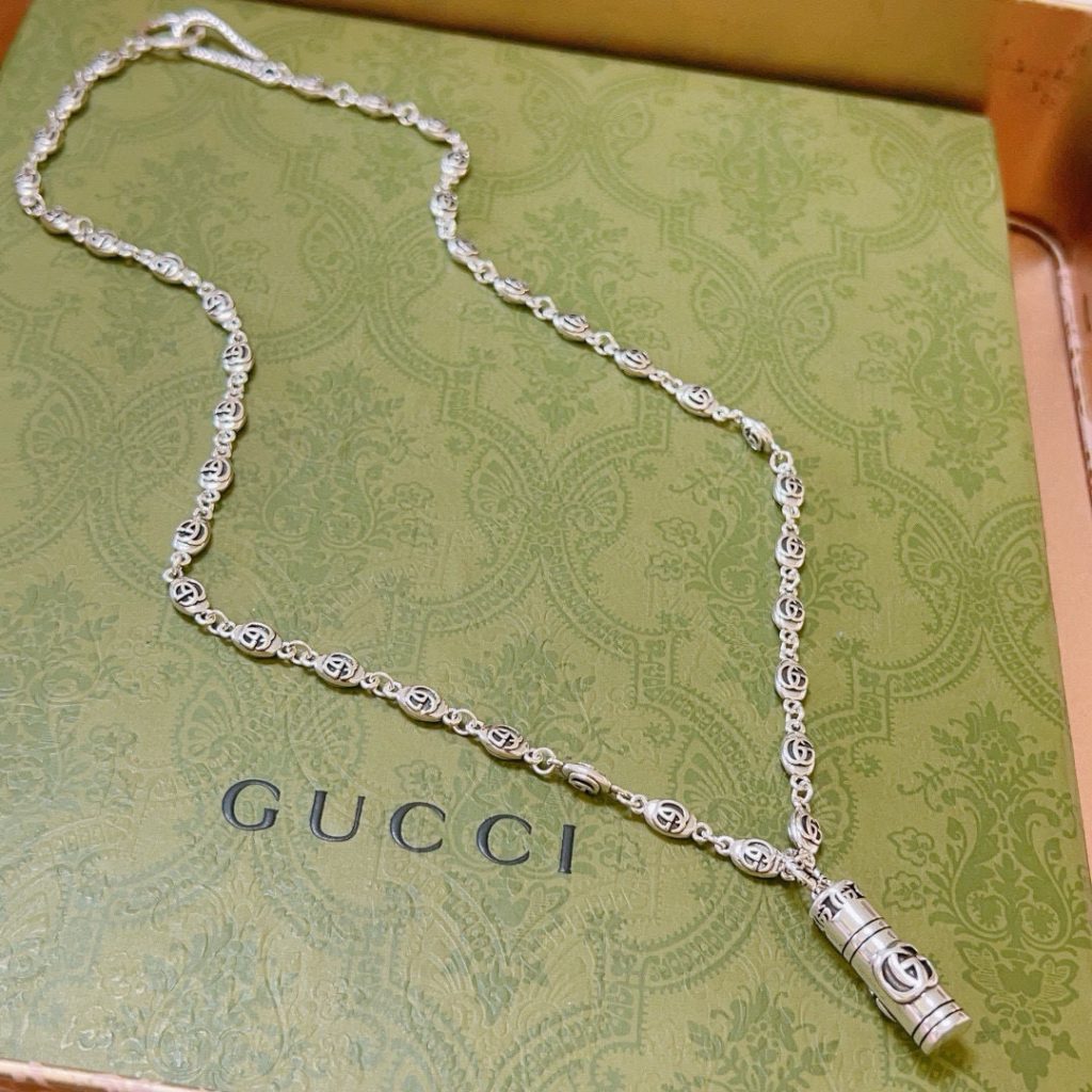 GUCCI ネックレス シルバー 2色入 ブランド小物|ランチの日に写真で選び方を確認