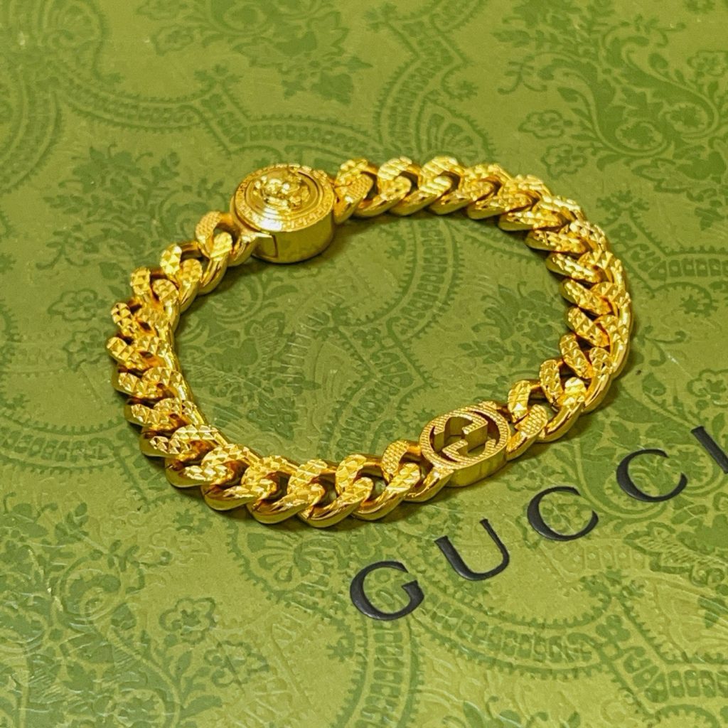 物価高でも選びやすいその他：Gucciを自然に取り入れる