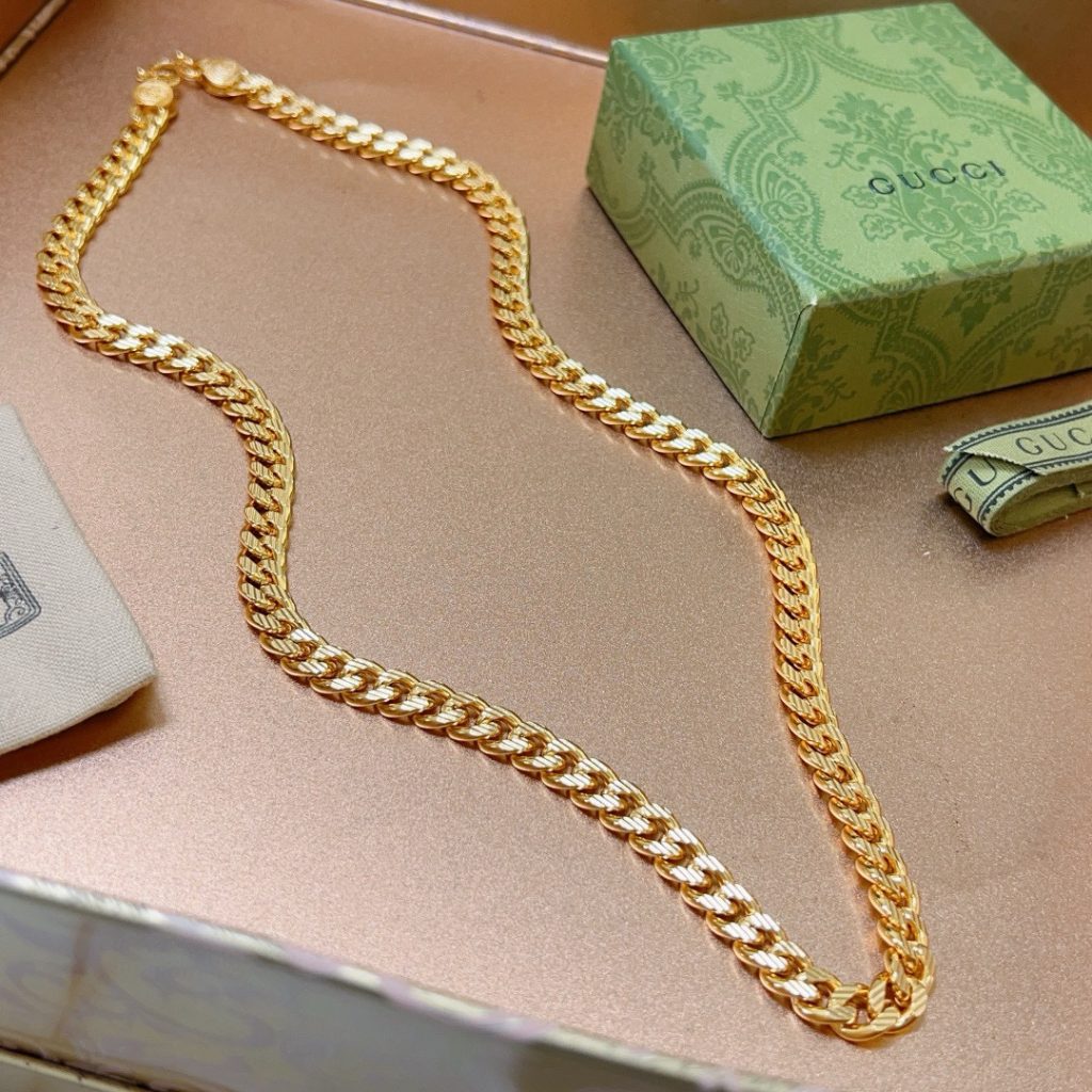 Gucciのその他を予算内で探す前に見る写真のポイント