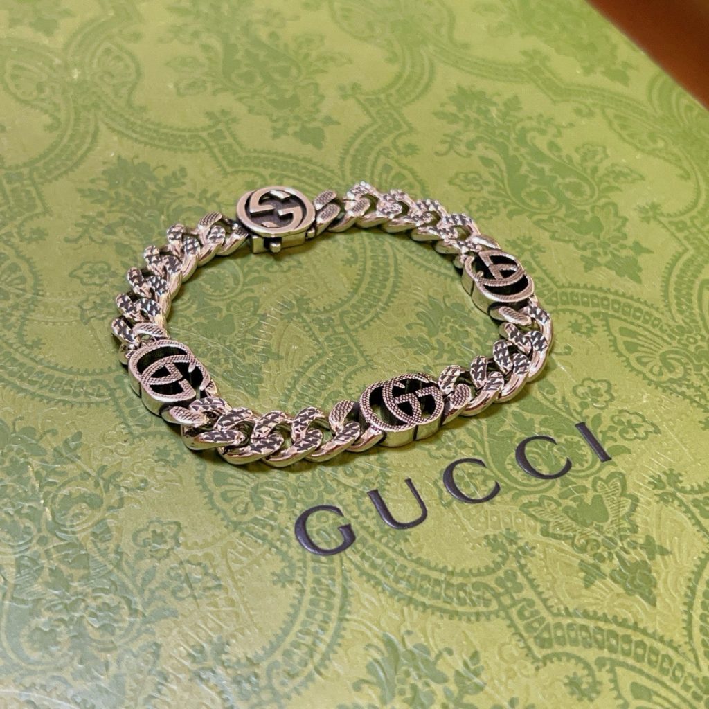 物価高でも選びやすいその他：Gucciを自然に取り入れる