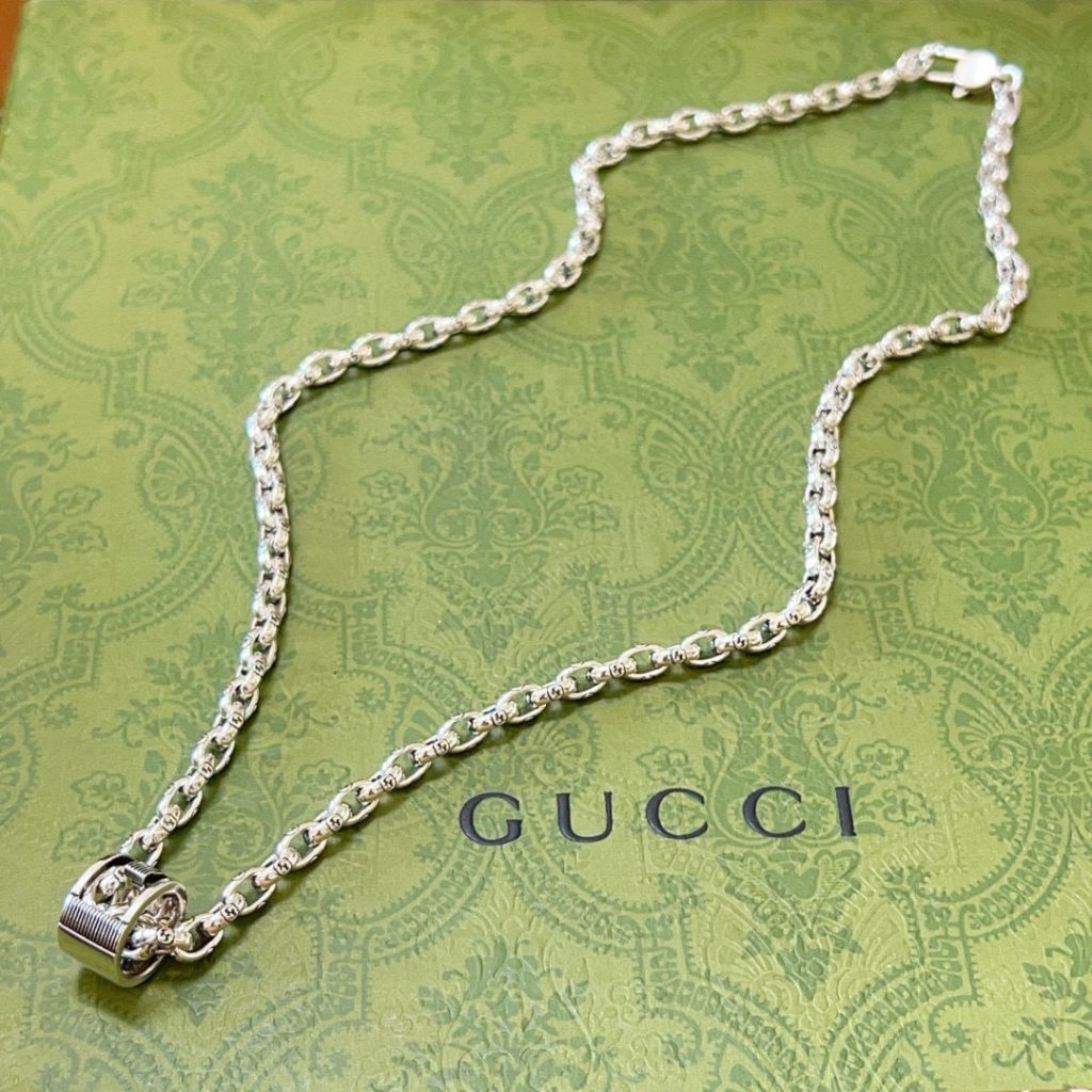 GUCCI ネックレス シルバー 1色入 ブランド小物|仕事帰りに使いやすさを写真で整理