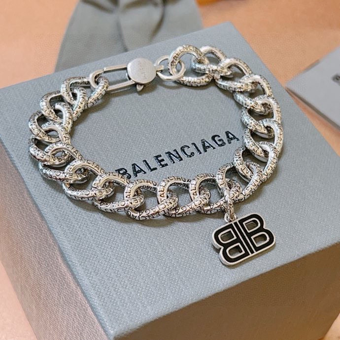 BALenciaga ブレスレット 1色入 のBBロゴデザイン 男女兼用 ファッションアクセ…｜仕事帰りに使いやすいファッションアイテムを…