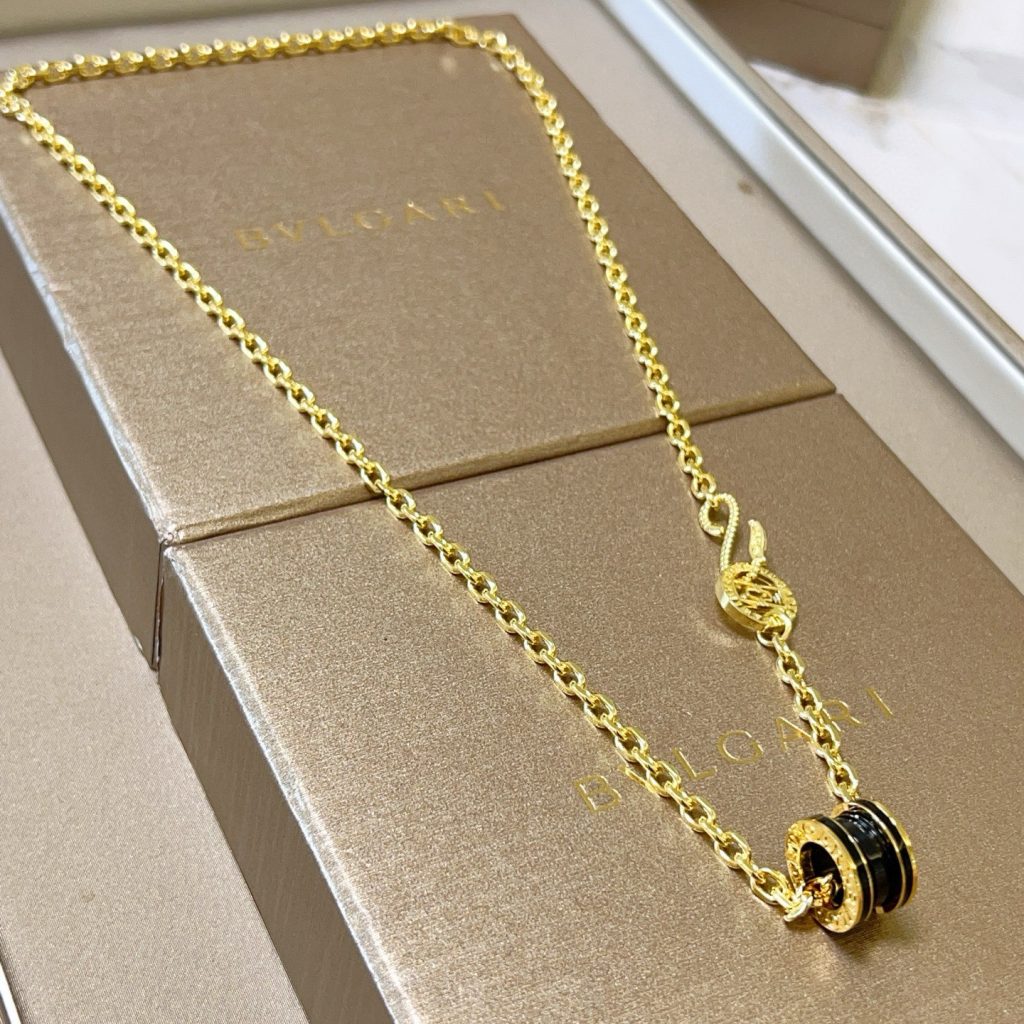 BVLGARI ネックレス ブラック 1色入 ブランド小物｜ギフト選びで予算内で見たいポイント