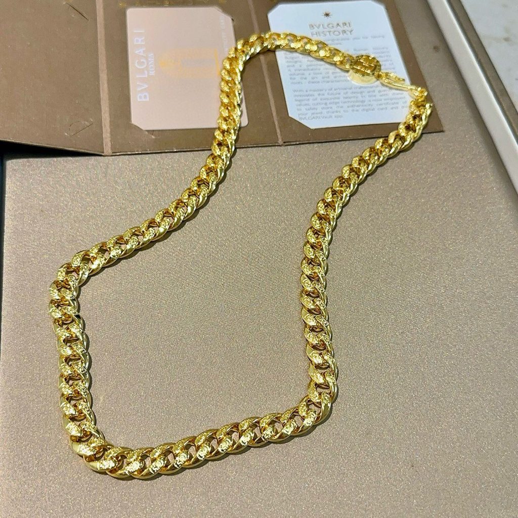 BVLGARI ネックレス 金 鎖 1本入｜ランチに使いやすいブランド小物を写真で確認