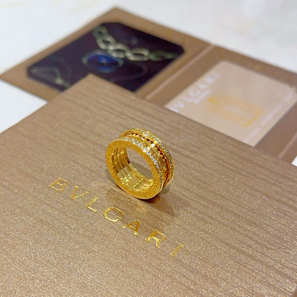 BVLGARI B.ZERO1 ロック ダイヤモンド ブランド小物｜通勤の日に毎日に合わせるポイント