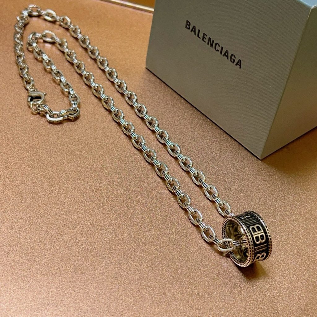 BALENCIAGA ネックレス メンズ ロゴ チェーン 1色入 💎 - 画像 4