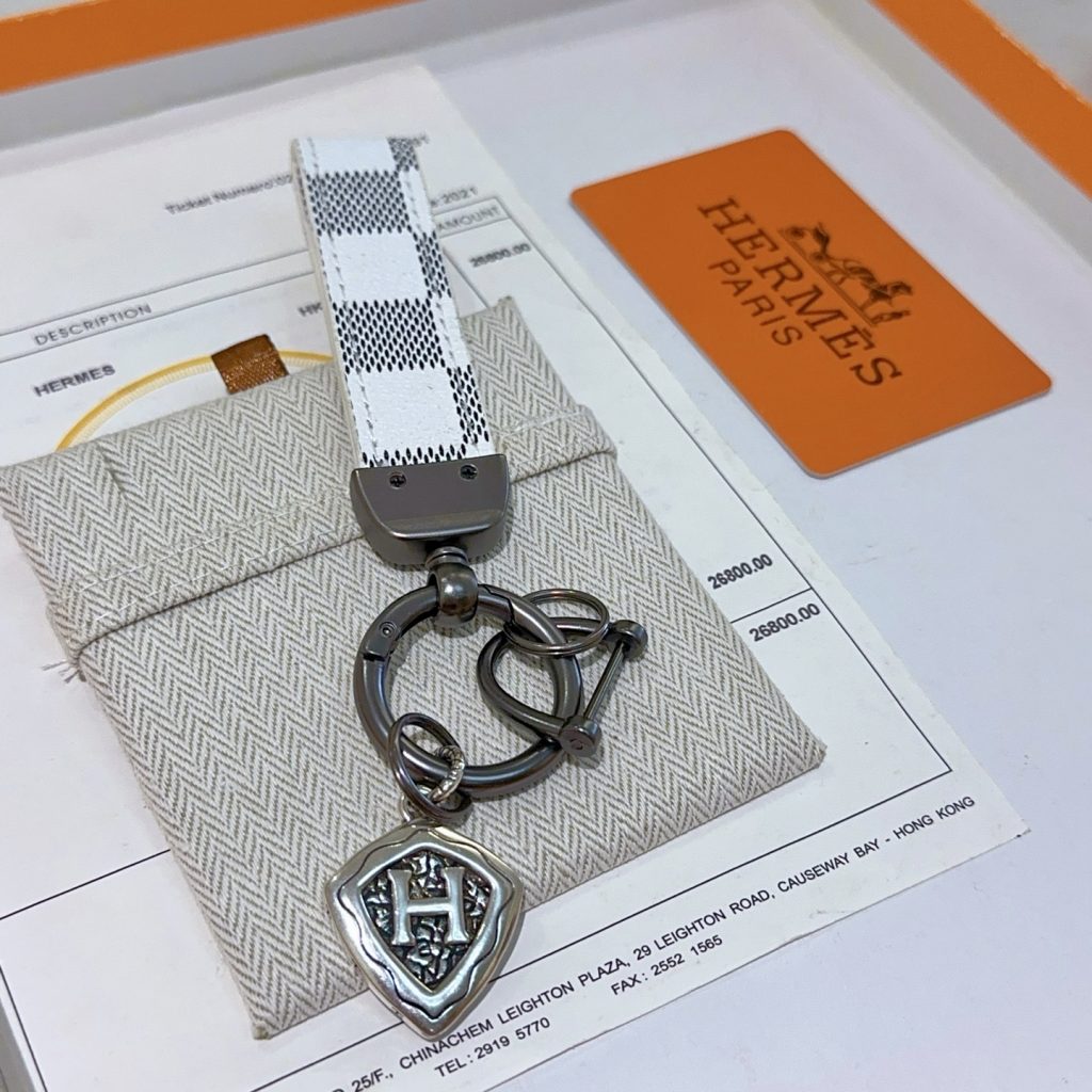 HERMESのその他は価格・収納・合わせ方でどう見るか