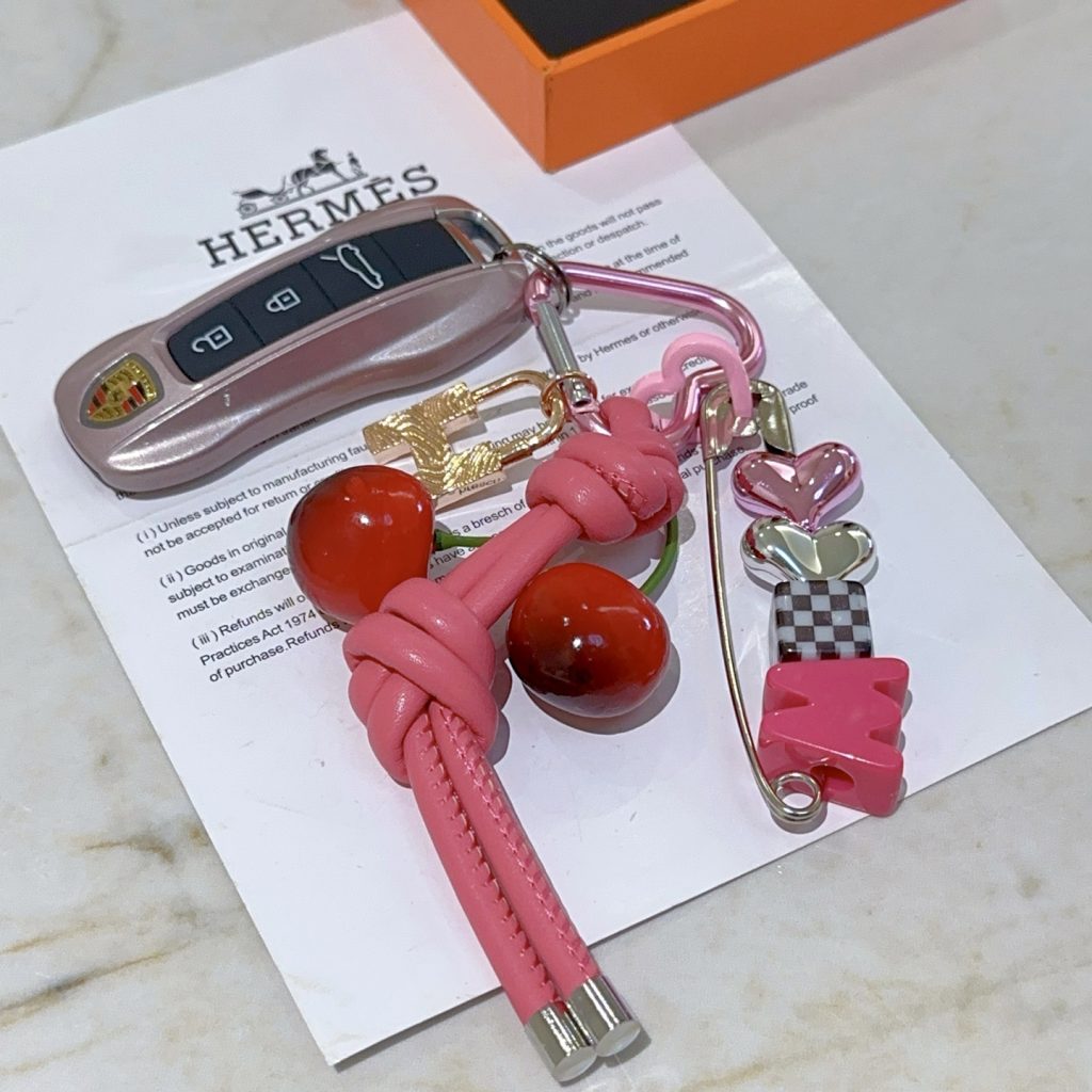 HERMES ピンク キーホルダー 6点セット ブランド小物|ランチの日に写真で選び方を確認