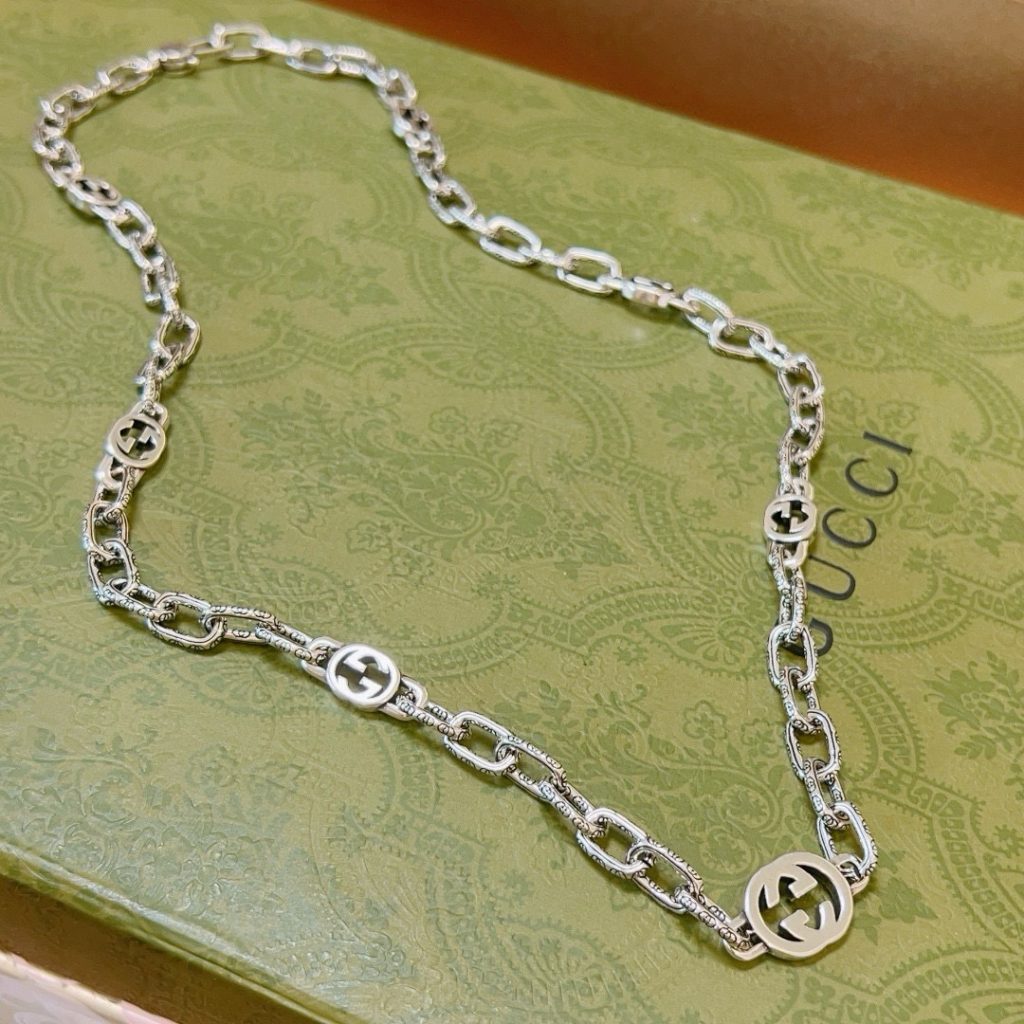 GUCCI ネックレス 2色 男用 メンズ シルバー ブランド小物|仕事帰りに使いやすさを写真で整理