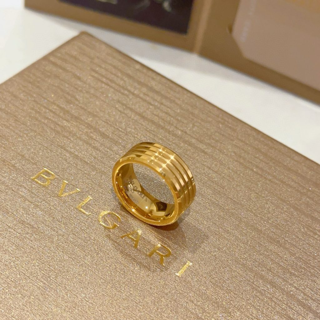 BVLGARI リング 4本線デザイン 一粒リング ゴールド 1本入 ブランド小物｜ランチの日に写真で選び方を確認