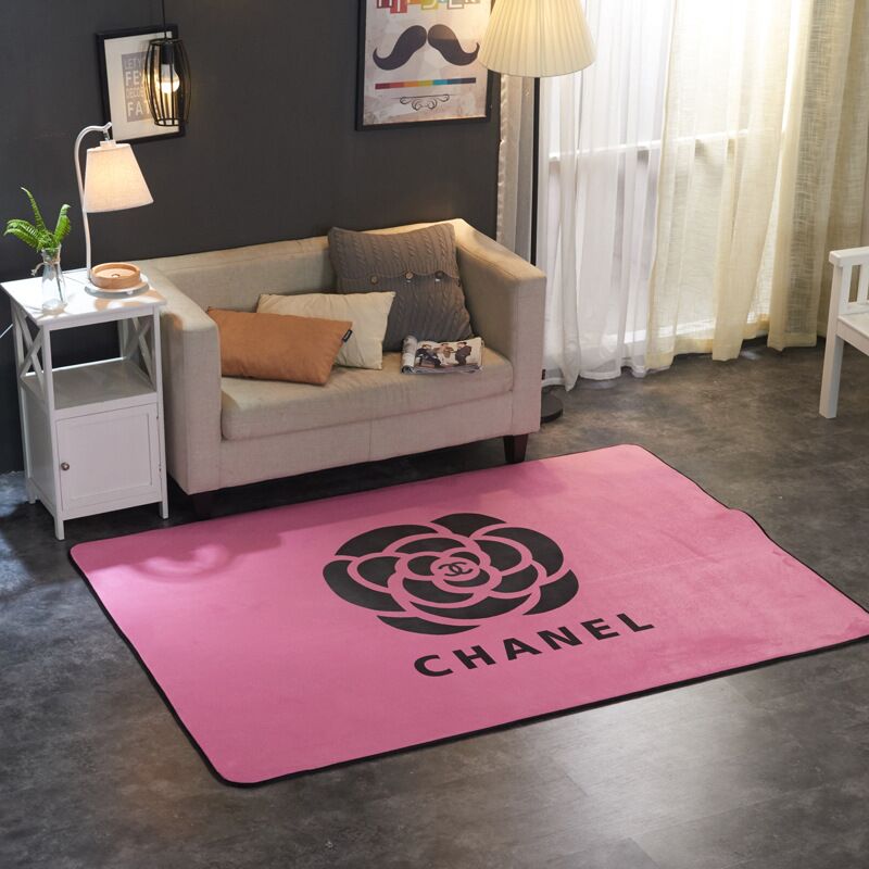 雨の日で見るCHANELのブランド小物の手元の見え方