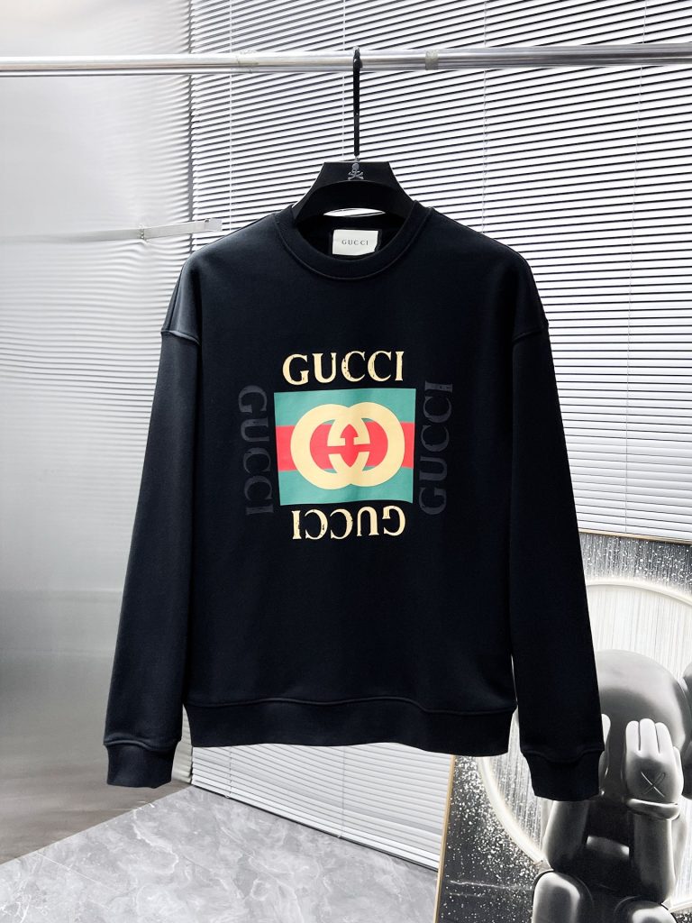 GUCCI ロゴプリント スウェットシャツ 2色入|季節の変わり目で使いやすいファッションアイテムを写真で確認