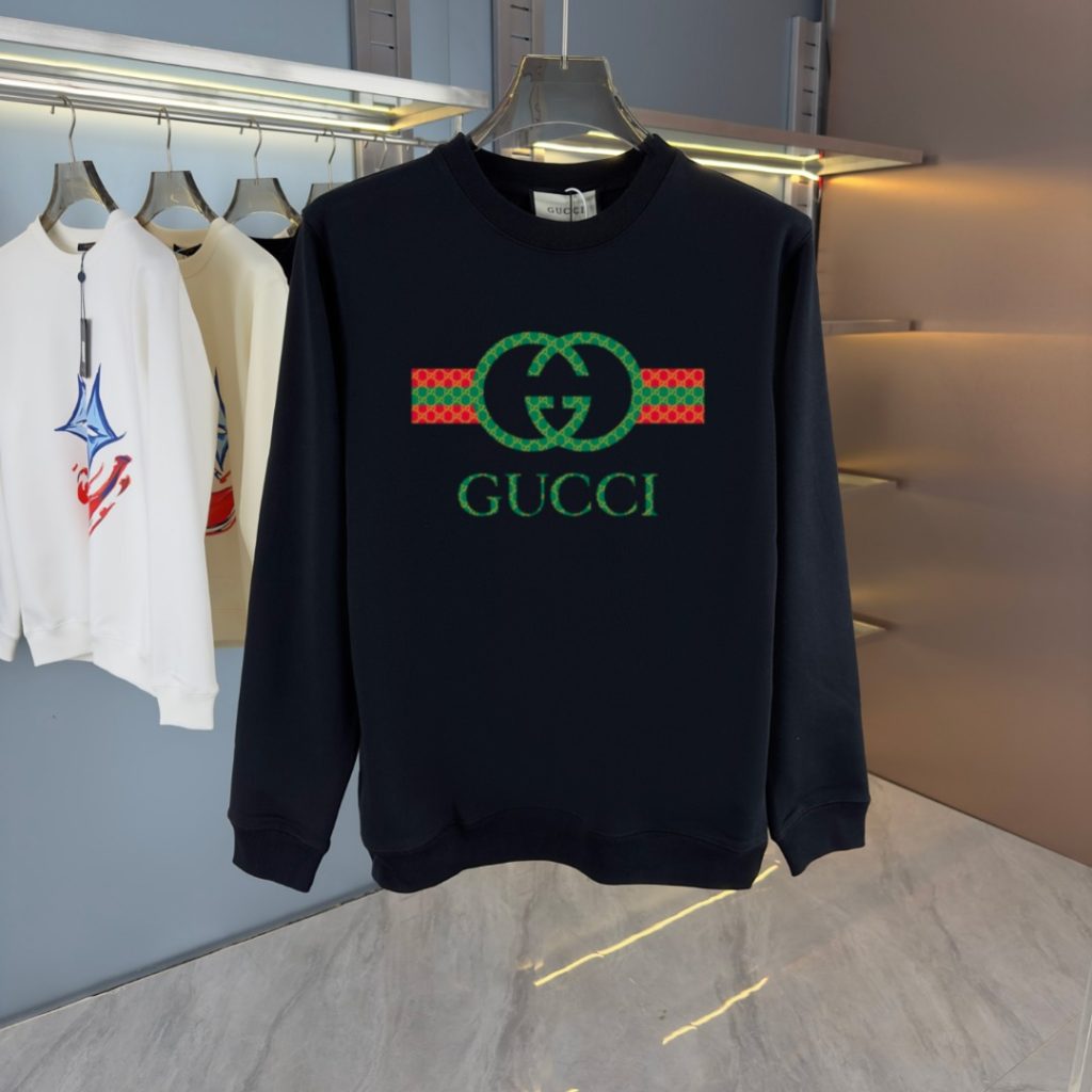 GUCCI ロゴパーカー 4色入|カフェに使いやすいファッションアイテムを写真で確認