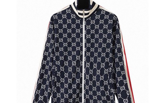 休日で使いやすいGucciのジャケットを写真で確認