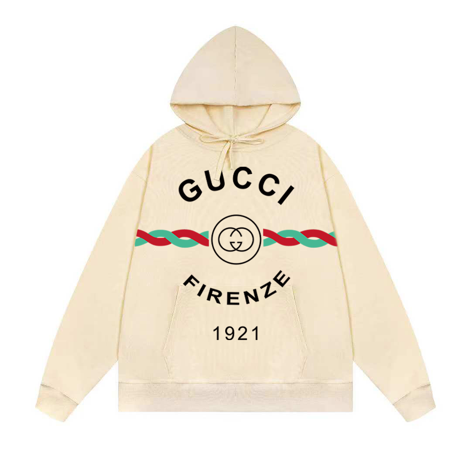 友人と会う日の写真で見たいGUCCIのブランド小物の細部