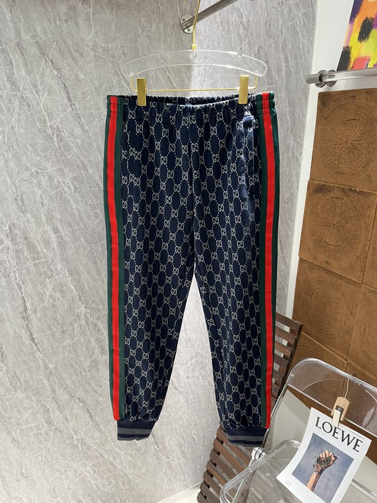 友人と会う日で見るGUCCIのコートの服との距離感