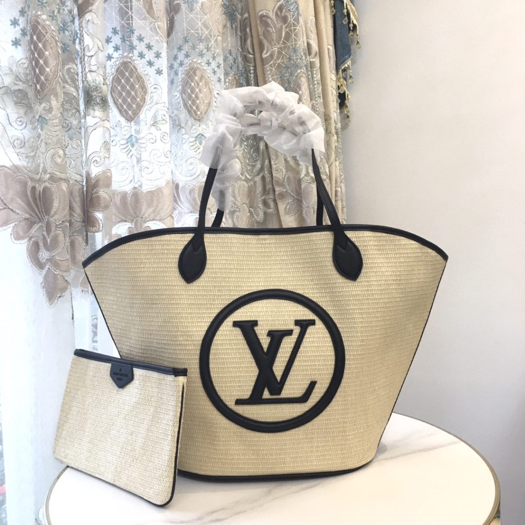 LOUIS VUITTONのハンドバッグを予算内で探す前に見る収納のポイント