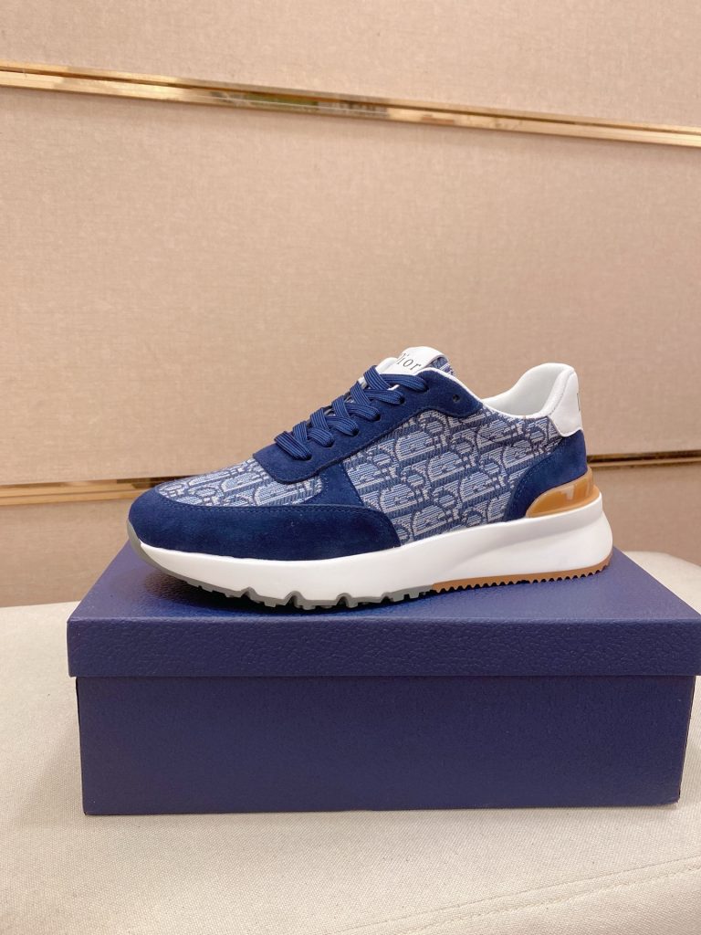 Dior メンズ スニーカー ブルー オールドスクールスタイル 4色入｜通勤に使いやすいシューズを写真で確認
