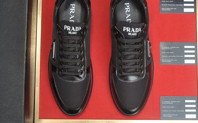 街歩き目線で見るPradaのスニーカーの印象
