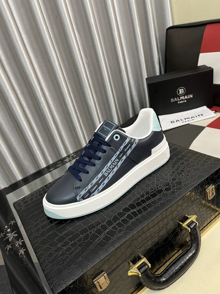 BALMAIN メンズ スニーカー ブルーブラック ファッション ブランド シューズ 1足…｜通勤に使いやすいシューズを写真で確認