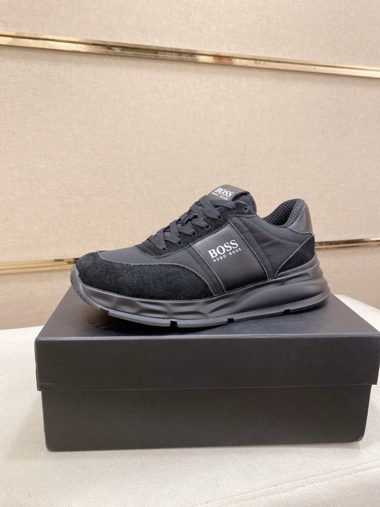 HUGO BOSS メンズ スニーカー 3色 ブラック ホワイト ブルー 本革 4色入｜雨の日に使いやすいシューズを写真で確認
