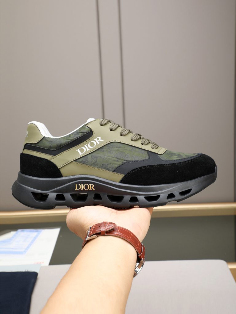 Dior 男士运动鞋 カモフラ柄 オールドスクール スニーカー ブラック レザー メンズ 2…|通勤に使いやすいシューズを写真で確認
