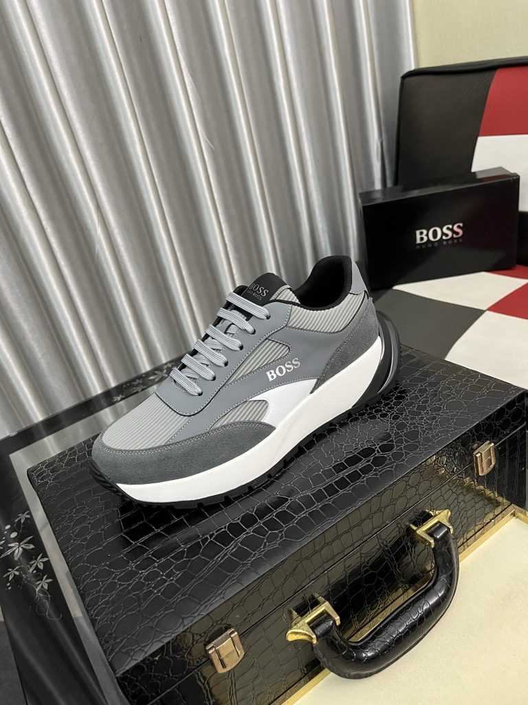 HUGO BOSS メンズスニーカー 4色展開 グレー ローカット シューズ｜雨の日に予算内で見たいポイント