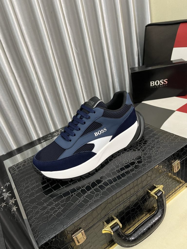 BOSS メンズ スニーカー ブルーグレー 2色 の厚底デザイン｜通勤に使いやすいシューズを写真で確認