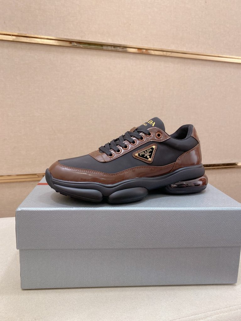 Pradaのスニーカーを予算内で探す前に見るブラックのポイント