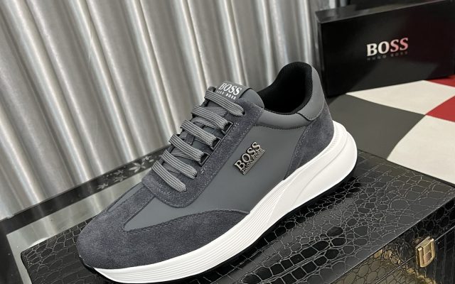 HUGO BOSS メンズスニーカー グレー 2色展開 🎒
