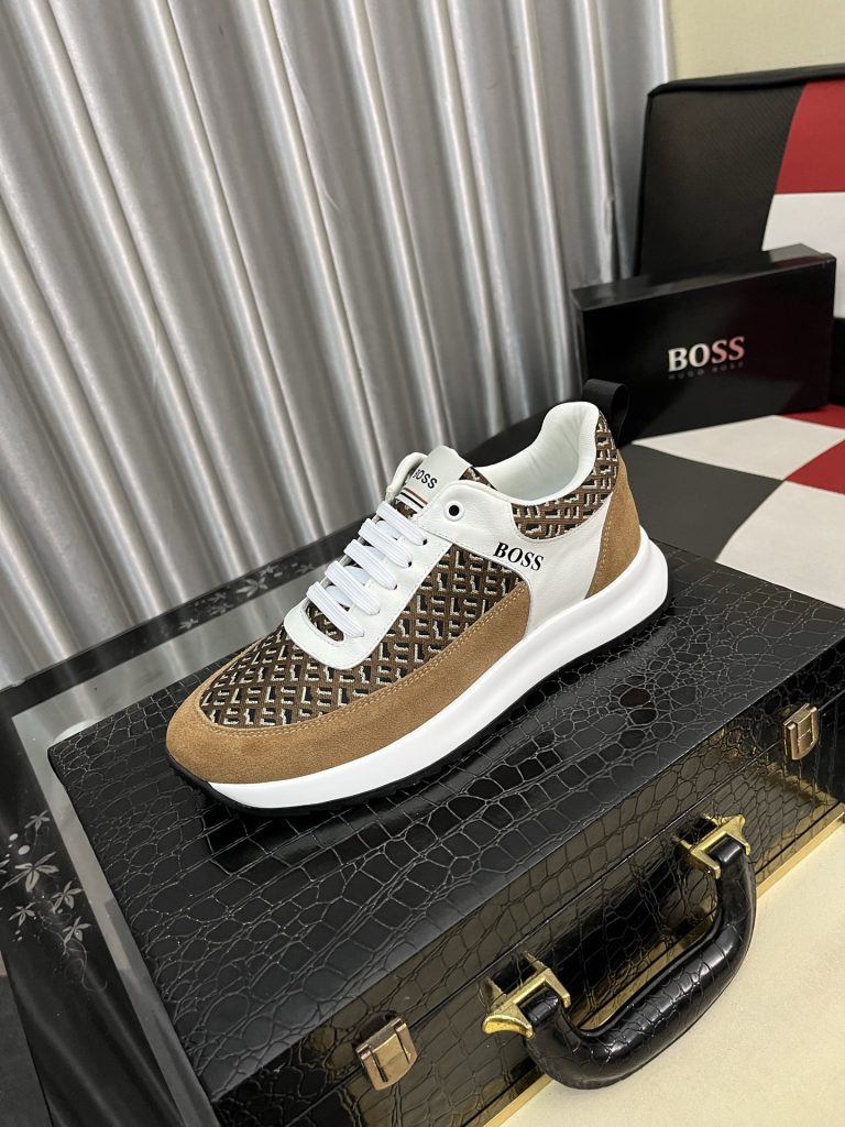 HUGO BOSS メンズスニーカー ブラウン×ホワイト ローカット 2色展開｜週末に使いやすいシューズを写真で確認