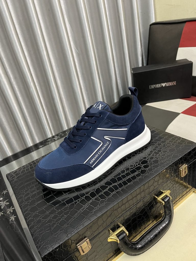 アーマンエクスチェンジ 男士运动鞋 navy 軽量快適 スニーカー 62文字｜買い物に使いやすいシューズを写真で確認