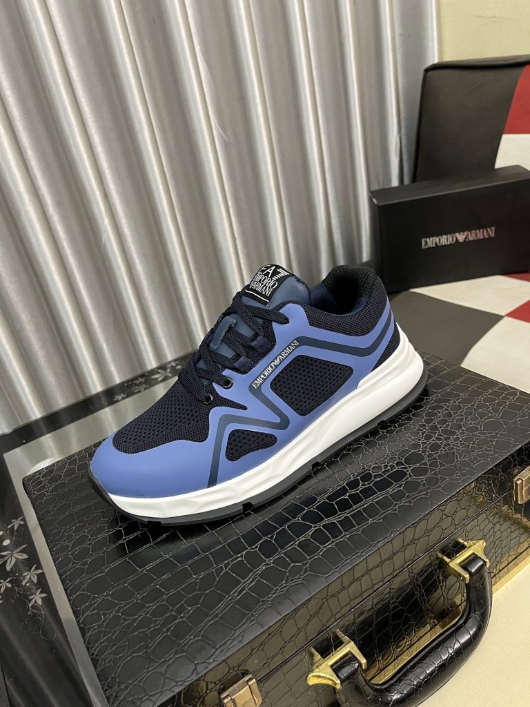 EMPORIO ARMANI メンズ スニーカー 2色 ブルー ブラック 綿素材 カジュアル…｜旅行に使いやすいシューズを写真で確認