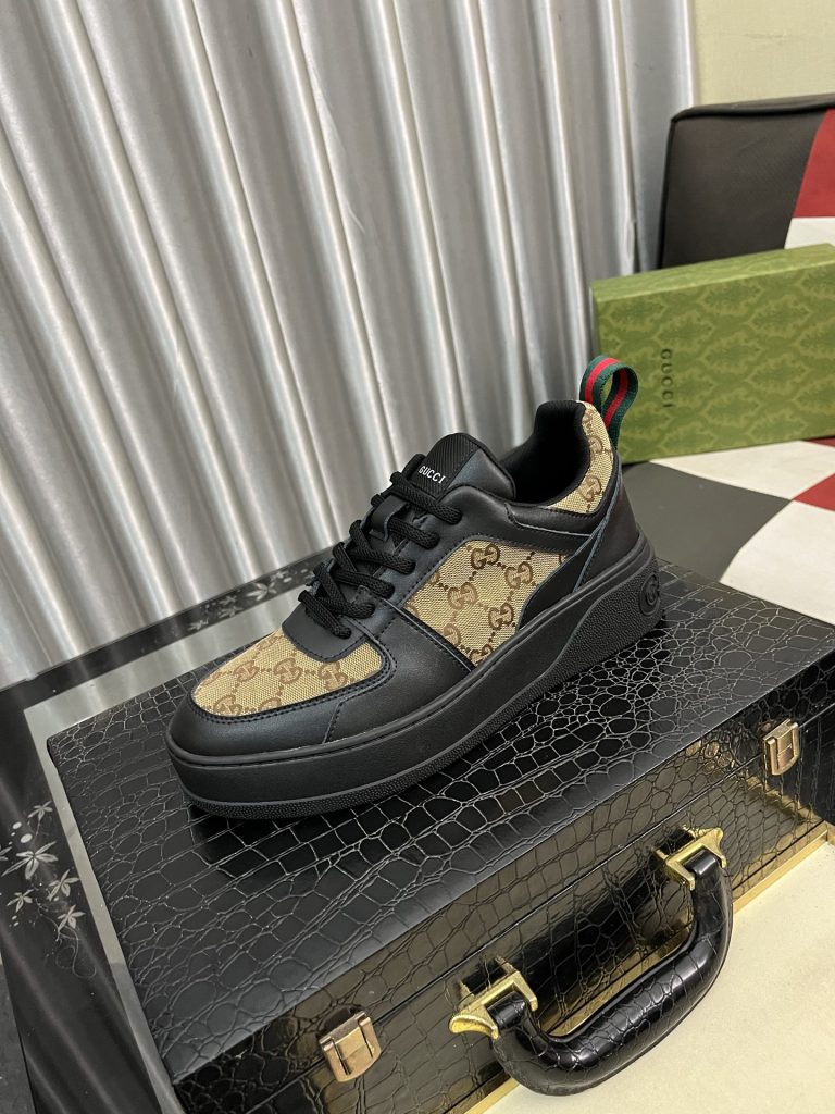 高級感のある GUCCI メンズ スニーカー ブラック シューズ｜通勤の日に選ぶ前の確認ポイント