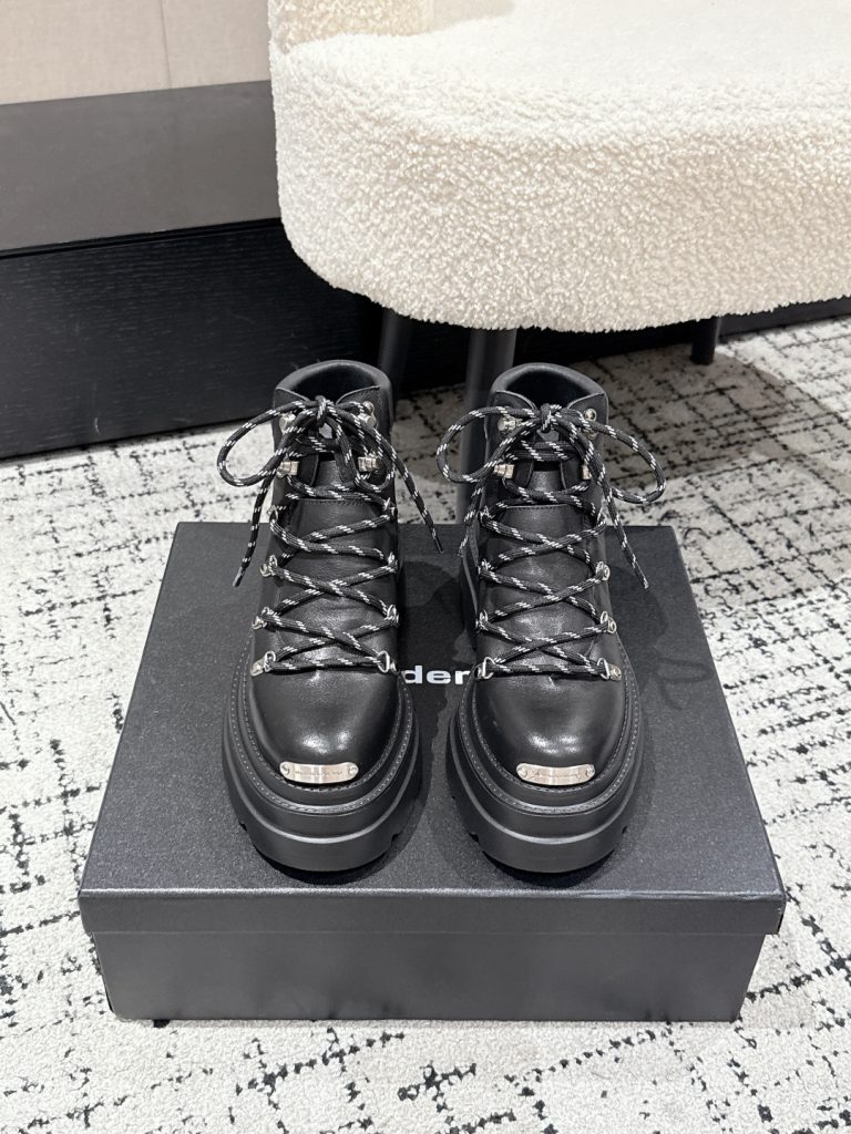 ブラック系靴を服に合わせるなら見るべき3点