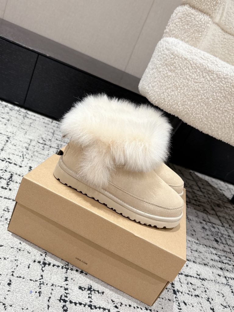 UGG 女性用 ブーツ オフホワイト ふわふわファー付き 防寒 靴 保温性抜群 - 画像 2