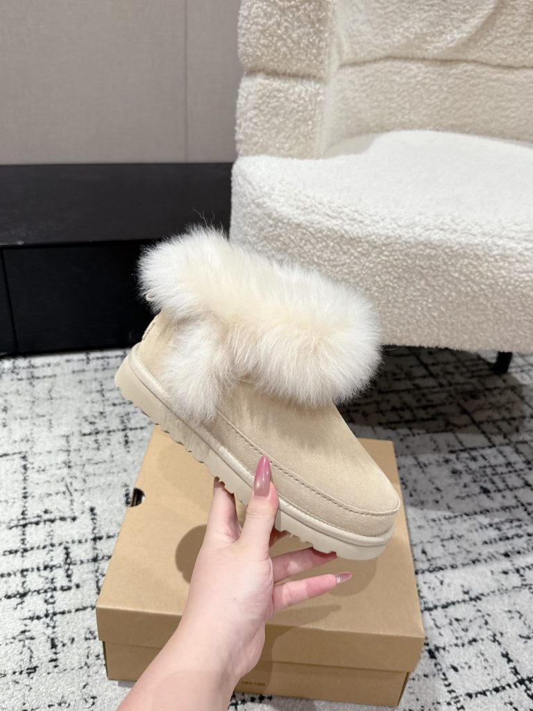 UGG 女性用 ブーツ オフホワイト ふわふわファー付き 防寒 靴 保温性抜群 - 画像 5