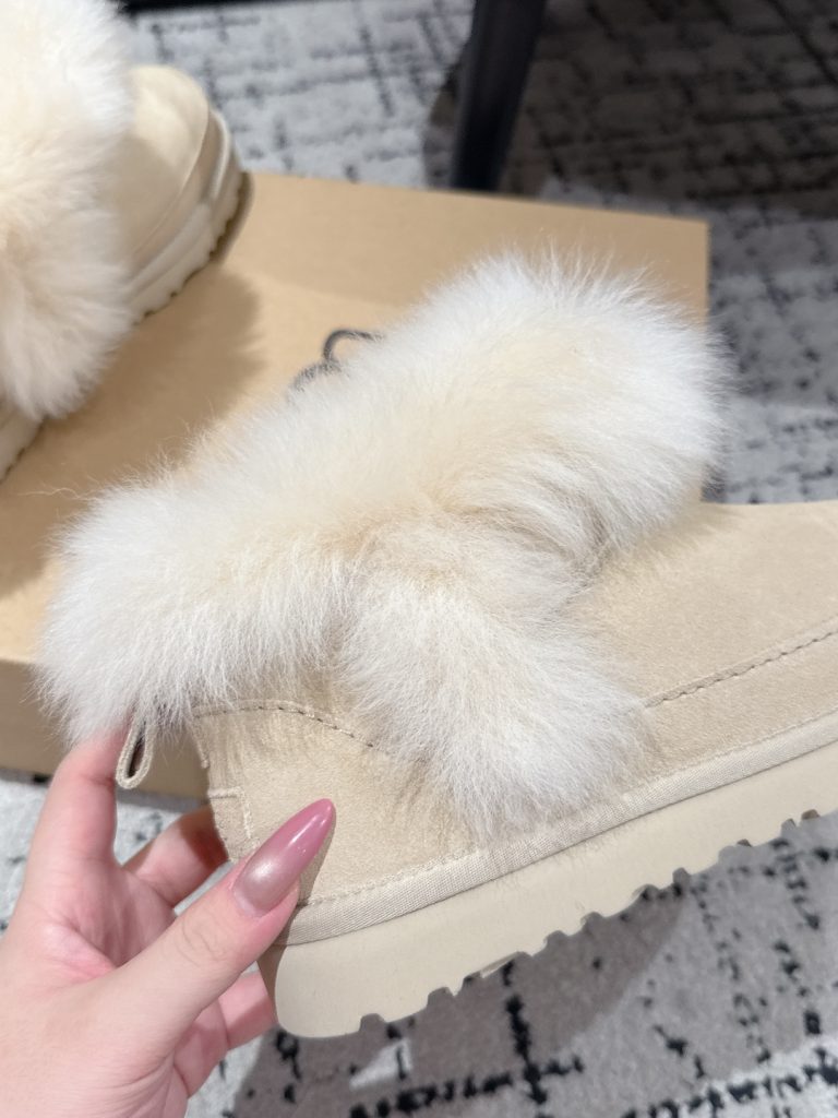 UGG 女性用 ブーツ オフホワイト ふわふわファー付き 防寒 靴 保温性抜群 - 画像 8