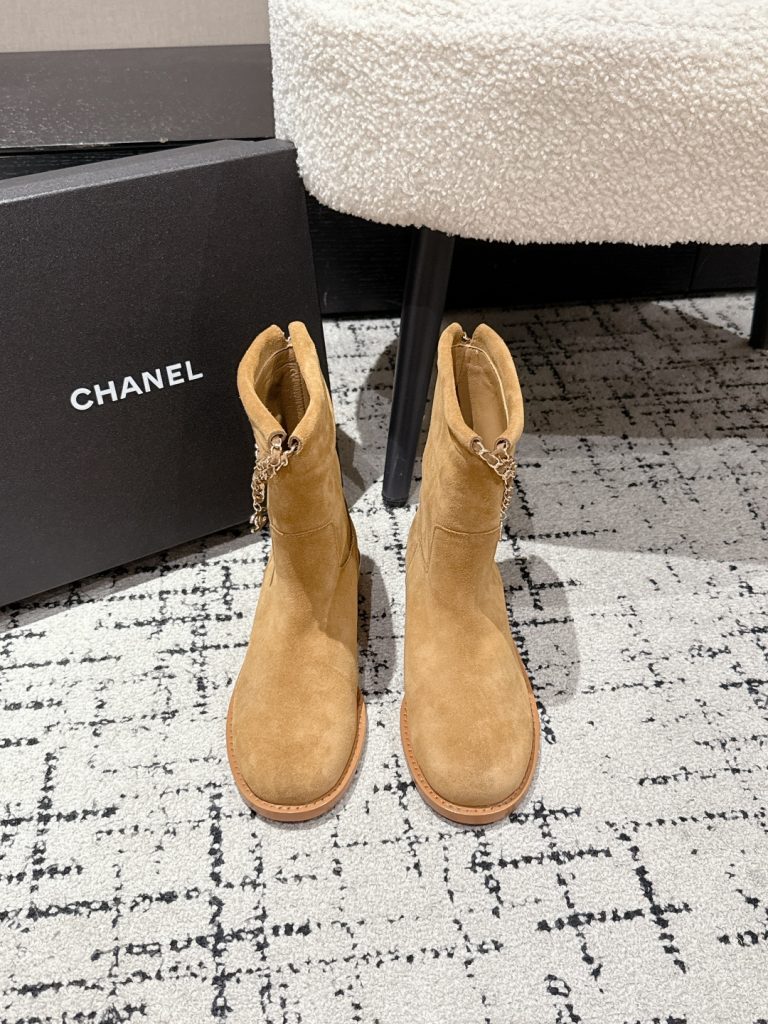 食事会で使いやすいCHANELの靴を写真で確認