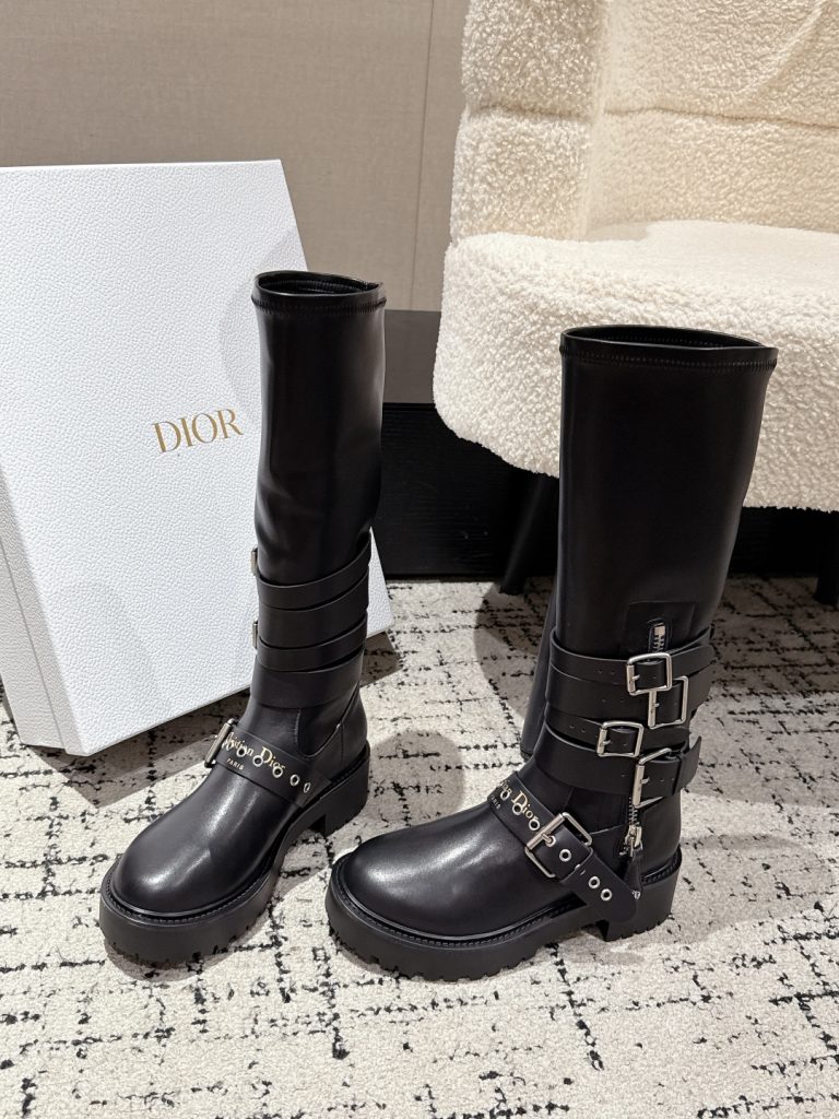 週末に使いやすいDiorの腕時計を探す
