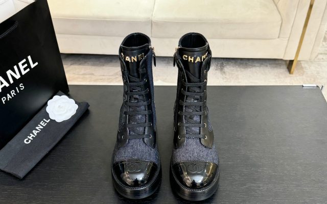 街歩きで使いやすいCHANELの靴を写真で確認