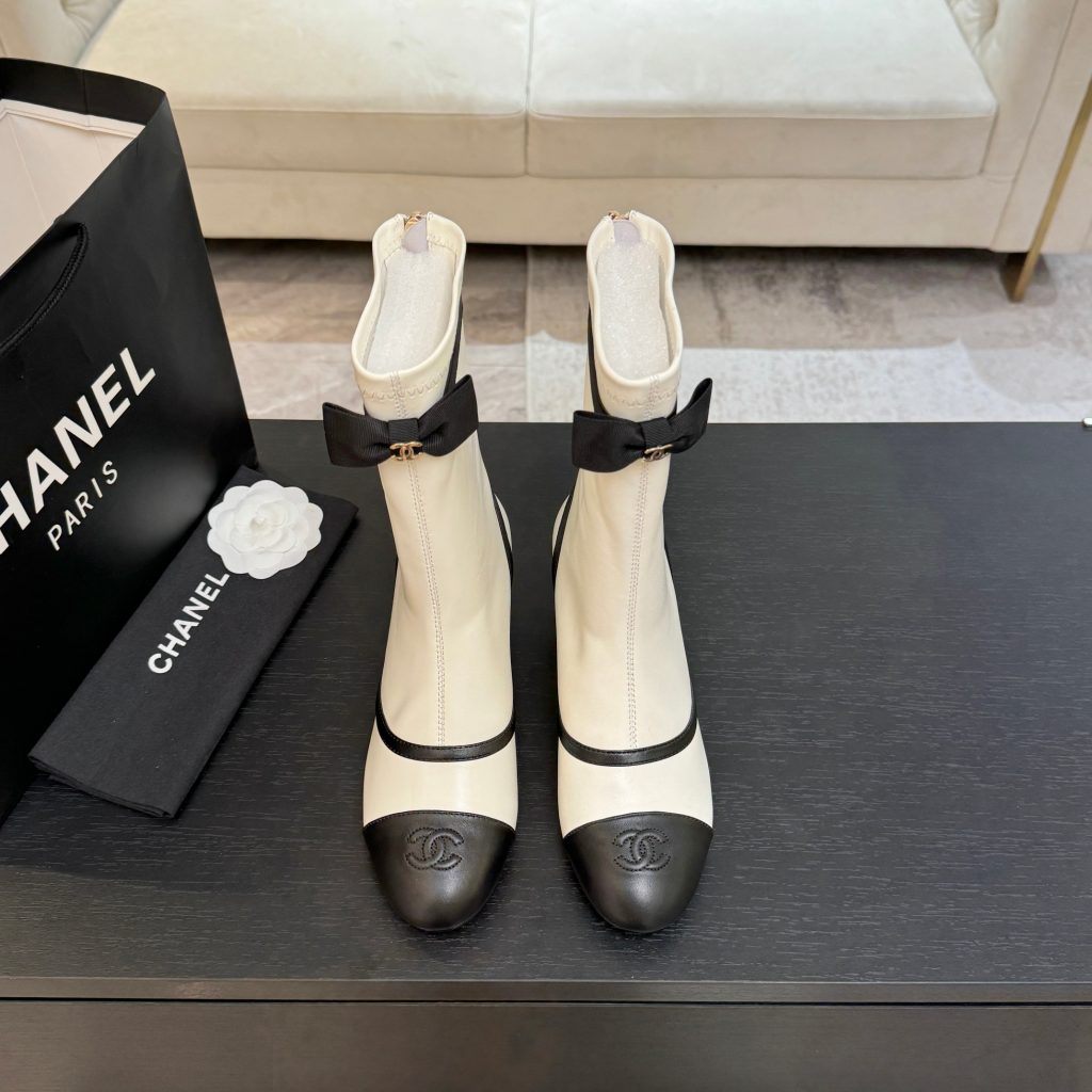 旅行の日、CHANELの靴は素材感で差が出る