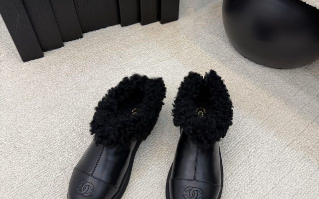 街歩き目線で見るCHANELの靴の印象