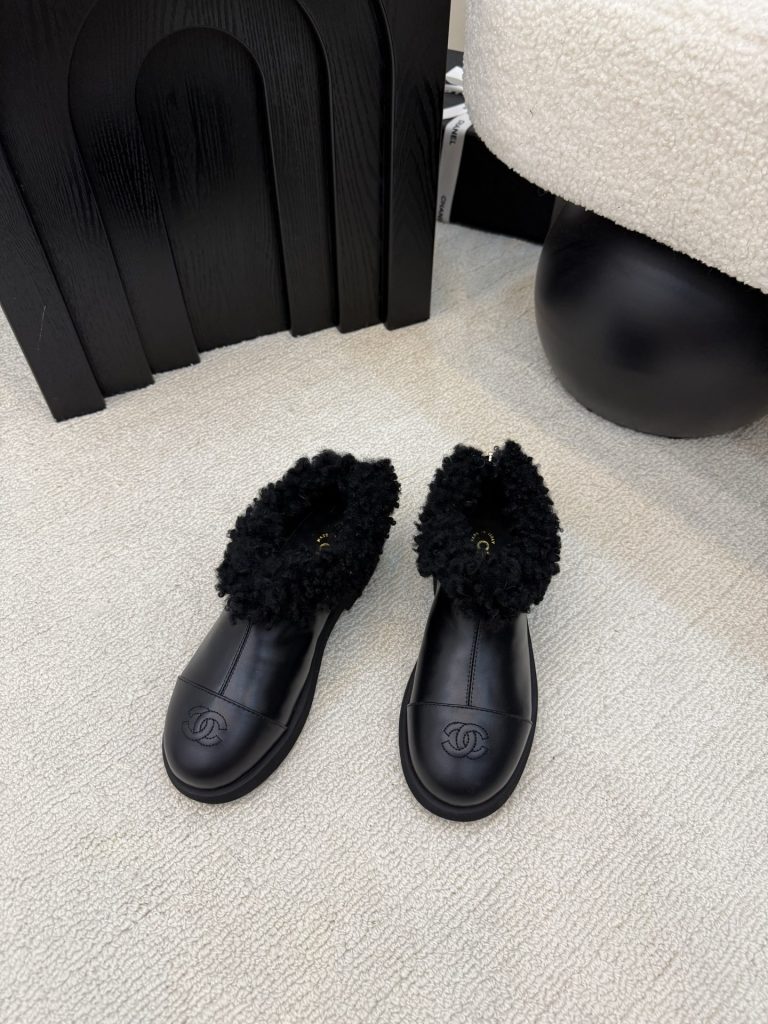 黒ファー付きブーツを週末に履くときの写真と価格感