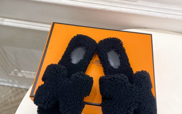 街歩き目線で見るブランドアイテムのサンダルの印象