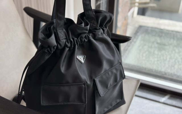 物価高でも選びやすいトートバッグ：Pradaを自然に取り入れる