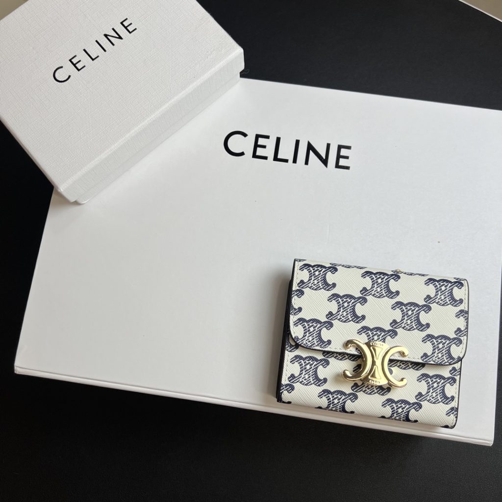 物価高でも選びやすい財布：CELINEを自然に取り入れる