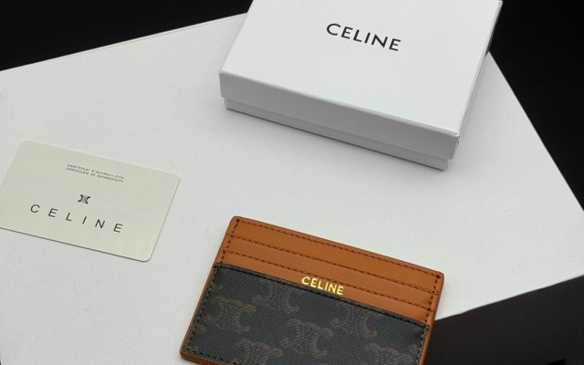 CELINEのカードケースを予算内で探す前に見るブラウンのポイント