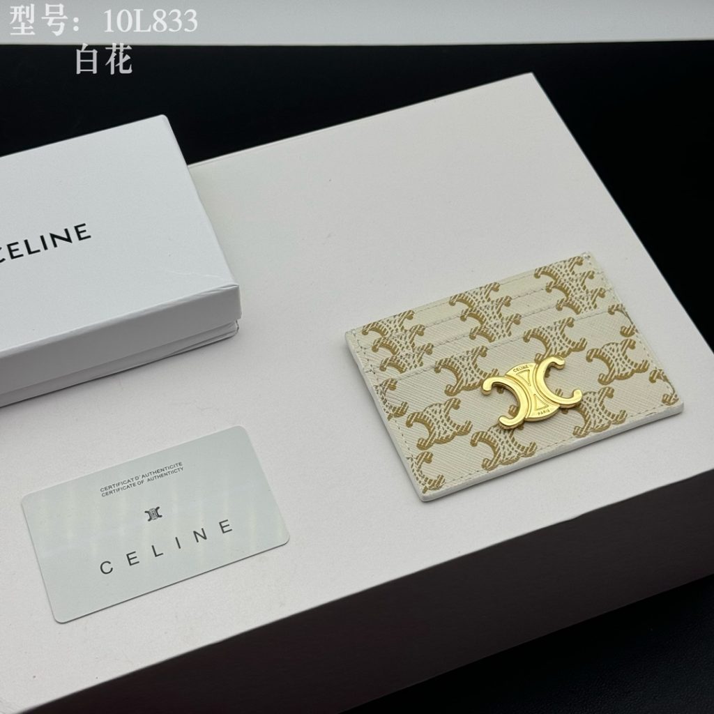 CELINEのカードケースは価格・収納・合わせ方でどう見るか