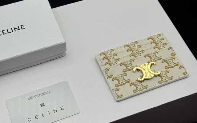 CELINEのカードケースは価格・収納・合わせ方でどう見るか